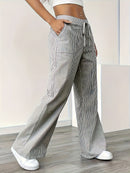 Calças largas listradas casuais.